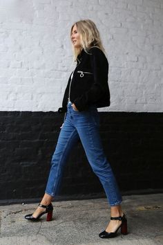 Zapatos Mary Jane, Style Casual Chic, Woman Walking, Moda Chic, Fashion Friday, Looks Style