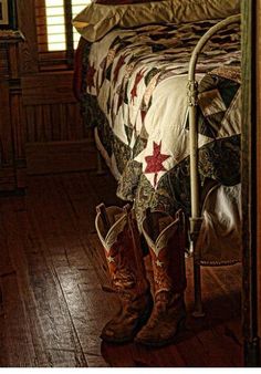 Ragin Cajun, Rustic Bed, Cowboy Ranch, Simple Man, Ranch Life, Western Theme, Antique Fabrics, Country Primitive, Cowboy And Cowgirl