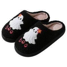 Step into the festive spirit with BERANMEY Cute Halloween Slippers for Women, featuring adorable pumpkin and bat prints that add a quirky and fun touch to your indoor footwear collection. Crafted from soft and plush materials, these slippers provide the ultimate comfort and warmth, making them perfect for keeping your feet cozy during the chilly season. Designed with a non-slip flat sole, these slippers ensure safe and secure footing on various surfaces, making them ideal for lounging at home. T Slippers Diy, Halloween Slippers, Pumpkin House, Christmas Slippers, Ghost Cartoon, Ghost Design, Slippers For Women, Fuzzy Slippers, Injection Molding