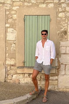 Mens Outfit Italy, Men’s Summer Italy Outfit, Mens Costa Rica Outfit, Men Italian Outfit, Men’s Summer Fashion Italy, Mens La Style, Men Summer Linen Outfits, Men’s Casual Summer Style, Men’s Beach Outfit Ideas