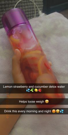 Healthy Water Recipes, Cucumber Detox Water, Healthy Water Drinks, Easy Healthy Smoothies, Infused Water Recipes, Healthy Drinks Smoothies, Detox Water Recipes, Healthy Water, Healthy Skin Tips