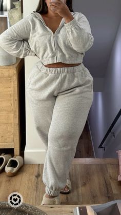 Plus Size Jackets For Women Casual, Oversized Clothes Plus Size, Clothes Aesthetic Curvy, Oversized Sweatpants Outfit Plus Size, Plus Lounge Outfit, Loungewear Plus Size, Casual Winter Outfits For Women Plus Size, Plus Size Sweats, Sweatpants Plus Size Outfit