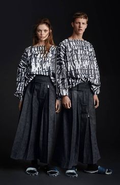 Man In Skirt, Men Skirt, Gender Blender, Nonbinary Fashion, Men Makeup, Gender Neutral Clothing, Womens Skirt Outfits, Hakama Pants, Fluid Fashion