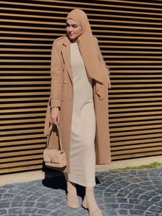 Abaya Winter Outfit, Hijab Business Outfit, Outfit Hijab Winter, Muslimah Fashion Casual, Stylish Outfits Casual, Fall Fashion Dresses, Professional Outfits Women