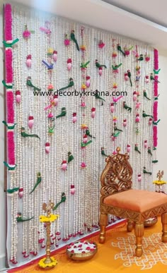 Indian Baby Shower Decorations, Leaf Decor Wedding, Decoration With Flowers, Small Wedding Decor, Mehendi Decor Ideas, Home Flower Decor, Ganpati Decoration At Home, Wedding Background Decoration, Housewarming Decorations