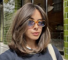 Short Layered Straight Hair, Autumn Haircuts, Midi Bob, Midi Haircut, Sleek Short Hair, Friends Hair, Shoulder Hair