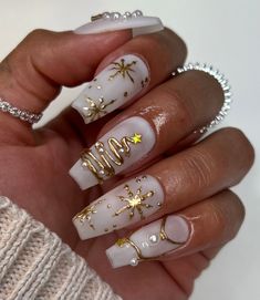 3d Holiday Nails, Classy Christmas Nails Stiletto, Disney Nails 50th Anniversary, Gold Chrome Christmas Nails, 3d Xmas Nails, White And Gold Snowflake Nails, All White Christmas Nails, Milky Gold Nails, Ballerina Christmas Nails