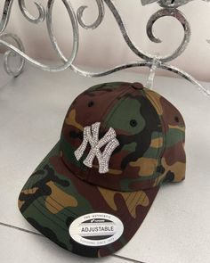 Camo Yankees hat in bling. Adjustable band for your comfort. Cheap Green Adjustable Snapback Hat, Camo Hats Outfits, Bling Hats, Yankee Hat, Bling Hat, Ny Hat, New York Yankee Hat, Custom Made Hats, Yankees Hat