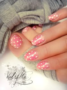 Pretty in pink! Polka Dot Nail Art, Dot Nail Art, Manicure Diy, Her Nails, Skin Nails, Pedicure Nail Art, Toe Nail Art