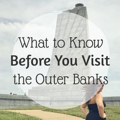 a woman standing in front of a monument with the words what to know before you visit the outer banks