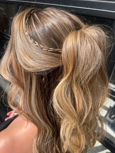 Peinados Fáciles Para Cabello Corto, Hair Stylies, Hot Hair Styles, Penteado Cabelo Curto, Long Blonde, Hair Stylist Life, Easy Hairstyles For Long Hair