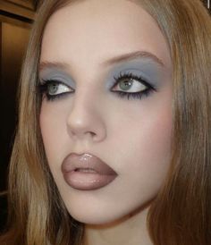 Cute Blue Eye Makeup, Blue Eye Makeup Looks, Makeup Blue Eyes, Western Makeup, 2000s Makeup Looks, Belle Makeup, Blue Eyes Makeup, Makeup 2024, Iconic Makeup