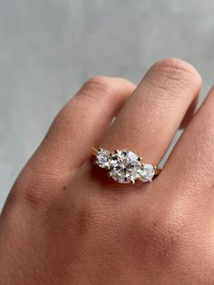 ------------------------------------------------------------------------------ ❤ Product Information ❤ ------------------------------------------------------------------------------ GRA Certified Colorless Moissanite, 1 CT Dainty Twig Engagement Set, Rose Gold Branch Bridal Set, Nature Engagement Set ✥ 𝐌𝐚𝐢𝐧 𝐒𝐭𝐨𝐧𝐞 𝐃𝐞𝐭𝐚𝐢𝐥𝐬 ↣ Shape: Round Cut ↣ Type: Moissanite ↣ Weight: 1.98 - 2.10 Carat (App.) ↣ Dimension: 7 MM (App.) ↣ Color: Colorless ↣ Clarity: VVS1 ↣ Making Process: Handmade - Circle Engagement Rings, Vintage Moissanite Engagement Ring, Oval Moissanite Ring, Engagement Ring For Women, Engagement Sets, Oval Moissanite