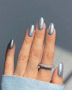 The Ultimate Selection of January Nails 2025 White Chrome Nails, Blue Chrome Nails, Blue And Silver Nails, Chrome Nail Polish, Silver Nail Designs, Pink Chrome Nails, Chrome Nails Designs, January Nails, Silver Nail