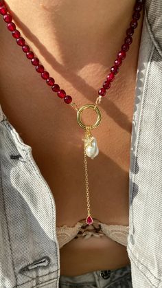 Колье винного оттенка из натуральных камней. Handmade Wire Jewelry, Summer Necklace, Jewelry Lookbook, Beaded Accessories, Story Instagram, Jewelry Inspo, Diy Necklace, Gemstone Bracelet, Verona