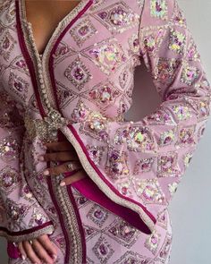 Moroccan Outfit, Morocco Kaftan, Moroccan Kaftan Dress, Morocco Marrakech, Moroccan Clothing, Modest Casual Outfits, Kaftan Designs, Moroccan Fashion, Moroccan Dress