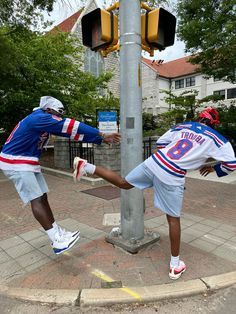 #Vintagejerseys #duopic #vintage #jordans #ootd #coolpics Levi Jorts Outfits, Vintage Jersey Outfit Men, Baggy Jean Shorts Outfit Men, Hockey Jersey Outfit Mens Streetwear, Hockey Jersey Streetwear, Bandana Shorts Outfits, Jorts Mens Outfits Streetwear, Rangers Jersey Outfit, Duo Fit Pics