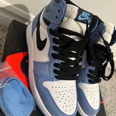 Great Condition Worn Once Youth 3.5 Women’s 5 Extra Pair Of Blue Laces Shoes 2021, Air Jordan 1 Retro High Og, Air Jordan 1 Retro High, Anime Pics, University Blue, Air Jordan 1 Retro, Jordan 1 Retro High, Jordan 1 Retro, Kids Nike