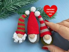 two crocheted gnomes are sitting next to a pine tree with the text crochet pattern on it