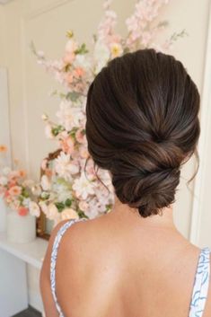 20 Gorgeous Elegant Bridesmaid Hairstyles: Half Up, Long, Updos. Want the perfect classic and elegant bridesmaid hair ideas? Explore 20 stunning classic bridesmaid hairstyles for long, short, and medium-length hair. Whether you're after sleek, classic, or elegant styles, we have the best classic wedding hairstyles for bridesmaids! Wedding beauty Elegant Bridesmaid Hairstyles, Elegant Bridesmaid Hair, Renault Winery, Low Bun Wedding Hair, Bridesmaid Hair Inspo, Ashford Estate, Summer Wedding Hairstyles, Bridesmaid Updo, Classic Wedding Hair