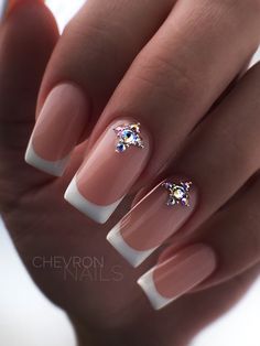 French Tip With Stones Nail Design, Elegant Nails With Gems, Cristal Nails Design, Simple Rhinestone Nails Designs, Rhine Stone Nails, Design Nails 2023, Stone Nails, New Year Nails, Stone Nail Art