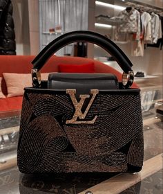 Capucines Mini, Louis Vuitton Taschen, Expensive Purses, Sac Louis Vuitton, Expensive Bag, Louis Vuitton Capucines, Luxury Purses