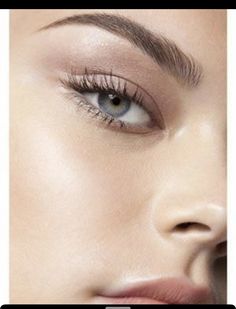 Zendaya Eyebrows, Permanente Make-up, Best Eyebrow Makeup, How To Do Eyebrows, Membentuk Alis, Bentuk Alis, Plucking Eyebrows, Perfect Brow, Filling In Eyebrows