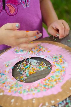 Paper Plate Donut Craft for Kids - Happy Hooligans D Is For Donut Preschool, Donut Crafts For Kids, Doughnut Craft, Donut Crafts, Plate Crafts For Kids, Coloured Rice, Letter D Crafts, Hot Air Balloon Craft