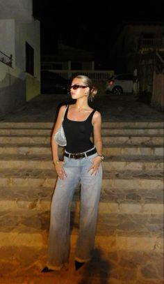 Post Grad Style, Basic Outfits Summer Jeans, Heels And Jeans Aesthetic, Older Sister Aesthetic Outfits, Sade Aesthetic Outfit Casual, Sade Girl Outfit, 90s Basic Outfits, Basic Night Out Outfit, Sade Inspired Looks