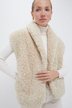 Oversized Aspen Sherpa Vest | Hyacinth House Oversized Sherpa Outerwear For Fall, Trendy Fall Sherpa Outerwear, Sherpa Vest Outfits For Women, Beige Sherpa Vest, Office Cozy, Sherpa Hooded Vest, Brown High Boots, Cocktail Dress Code, Ski Outfits