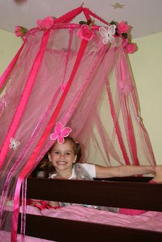 Two Maids a Milking: How to make a simple hoop bed canopy. I had one when I was little. Made it out of a hoola hoop and some ribbon and netting Wedding Canopy Diy, Unicorn Bedroom, Baby Canopy