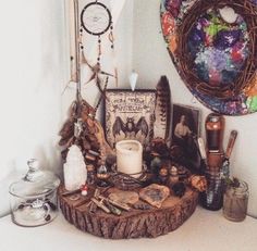 Witchcraft Altar Ideas, Crystal Alter, Altar Ideas, Green Witchcraft, Witches Altar