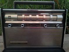 an old fashioned radio sitting on top of a table