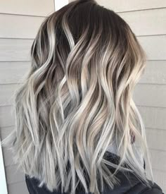 Black And Grey Hair, Blonde Shades, Medium Layered Hair, Angled Bob, Beige Blonde