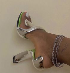 Stile Kylie Jenner, Dr Shoes, Hype Shoes, Futuristic Fashion, Shoe Inspo, Girly Shoes, Aesthetic Shoes, Swag Shoes, Shoe Closet