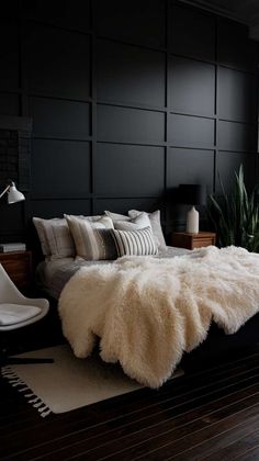 30+ Dark Cozy Bedrooms Bedroom Dark Bedding, Black Color Bedroom, Dark Walls Bedroom, Sensual Bedroom, Dark Bedding