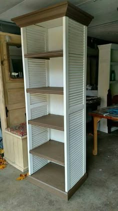 an empty shelf in the middle of a room