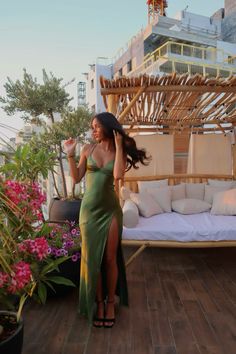 prom, green dress, inspiration picture, pose ideas, outfit, babyboo dress, golden hour, tan, prom photos, photoshoot, aesthetic, homecoming, hoco Formal Picture Ideas, Green Birthday Outfit, Prom Green Dress, Babyboo Dress, Birthday Dinner Dress, Graduation Dress Ideas, Birthday Outfit Dress, Pose Ideas Outfit, Picture Pose Ideas