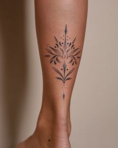 Unique Ornamental Tattoo, Nordic Style Tattoo, Ornamental Shin Tattoo, Shin Tattoos For Women Ideas, Ornamental Forearm Tattoo, Ornamental Lotus Tattoo, Ornamental Leg Tattoo, Turbo Tattoo, Back Of Leg Tattoo