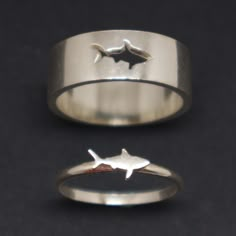 Shark Wedding and Engagement Ring. Couple ring for shark lovers You will get a set of 2 rings or 1 ring of your choice. Please write your size at the personalize section. Base Material: 925 Sterling Silver  Men Ring Depth: 8mm  Women Ring Depth: 6mm Metal Stamped: 925 Thickness: 1.5mm Ring Size: We can make from US 4 - 14. We accept half-size. Please state after order. SPECIAL ANNOUNCEMENT  1. Please visit https://www.etsy.com/shop/yhtanaff for more designs. 2. Subscribe our newsletter to receiv Shark Couple, Shark Wedding, Shark Ring, Jewellery Simple, Ocean Shark, Shark Jewelry, Ocean Ring, Silver Shark, Ring Couple