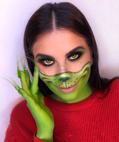 Halloween Makeup Grinch, Female Grinch Makeup, Grinch Makeup Look, Grinch Christmas Makeup, Christmas Makeup Grinch, Grinch Face Makeup, Christmas Sfx Makeup Ideas, Sfx Christmas Makeup, Grinch Halloween Makeup