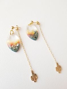 These are made with UV resin, chain, metal charm, shell, mirrors and stainless steel earring posts. I was inspired by the beautiful sunset in San Diego. I put cute cactus on earring backs which makes unique . Uv Resin Jewelry Diy, Uv Resin Jewelry, Shell Mirrors, Sunset Earrings, Lavender Petals, Resin Chain, Cute Cactus, Resin Jewelry Diy, Resin Projects