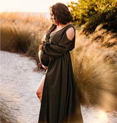 Looking for the perfect dress for your upcoming maternity photo shoot? Look no further than this stunning maternity dress that will have you feeling confident and beautiful on your special day. This plus-size maternity dress is also perfect for baby showers or any other important event during your pregnancy. 👉 ABOUT THE DRESS This elegant faux wrap dress features an elastic waist, ensuring both comfort and style. The length from the waist is a standard 45 inches (115 cm), but can be adjusted fo Maternity Dress Photoshoot, Dress For Baby Shower, Gender Reveal Dress, Plus Size Maternity Dresses, Maternity Dresses For Baby Shower, Photoshoot Maternity, Maternity Long Dress, Maternity Black Dress, Dress Photoshoot