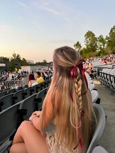 Concert Hairstyles, Cheer Hair, Bow Hairstyle, Ribbon Hairstyle, Peinados Fáciles Para Cabello Corto, School Hairstyles