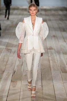 Quirky Wedding Dress, Alexander Mcqueen Runway, Fashion Week Spring 2020, Moda Paris, Fashion Inspiration Design, Fashion Advertising, Historical Fashion, Fashion Week Spring, Paris Fashion