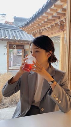 Ulzzang Barista, Ladies Blouse Designs, Work Hairstyles, Korean Fashion Dress, Korean Aesthetic, Stylish Work Outfits, Casual Chic Outfit, Simple Trendy Outfits, Korea Fashion