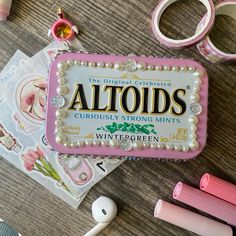 Caja aesthetic rosa y blanca, almacenamiento makeup. Altoids. #altoids Mint Tins, Fun Easy Crafts, Diy Crafts To Do, Easy Diy Art, Cute Little Things, Fun Diy Crafts