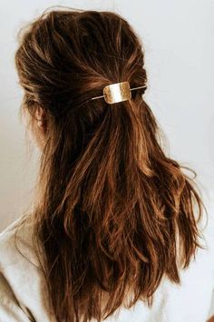 Everyday Updos, Hot Head, Silver Hair Clip, Hair Decor, Gold Hair Clips, Beauty Hairstyles, Hair Slide, Trending Hairstyles, Hair Strand