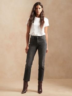 High-Rise Straight Organic Ankle Jean | Banana Republic Straight Cropped Jeans Outfit, Casual Fall Jeans, Legs Outfit, Boots Outfit Ankle, Booties Outfit, Olive Green Pants, Fitted Dress Pants, Winter Jeans, Straight Crop Jeans