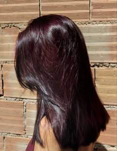 GORGEOUS RED HAIR COLOR IDEAS FOR GIRLS - color de pelo rojo Virgin Black Hair, Dark Cherry Hair, Hair Color Cherry Coke, Pelo Color Vino, Black Cherry Hair, Cherry Hair Colors, Wine Hair Color, Dark Red Hair Color, Maroon Hair